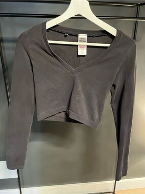 Gymshark Black V-Neck Cropped Long Sleeve Top - Simple Crop